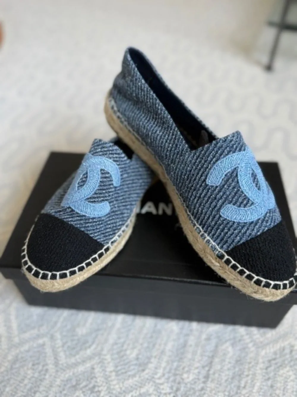 Beautiful Chanel CC Espadrilles size 40 Brand New In Box Blue Tweed